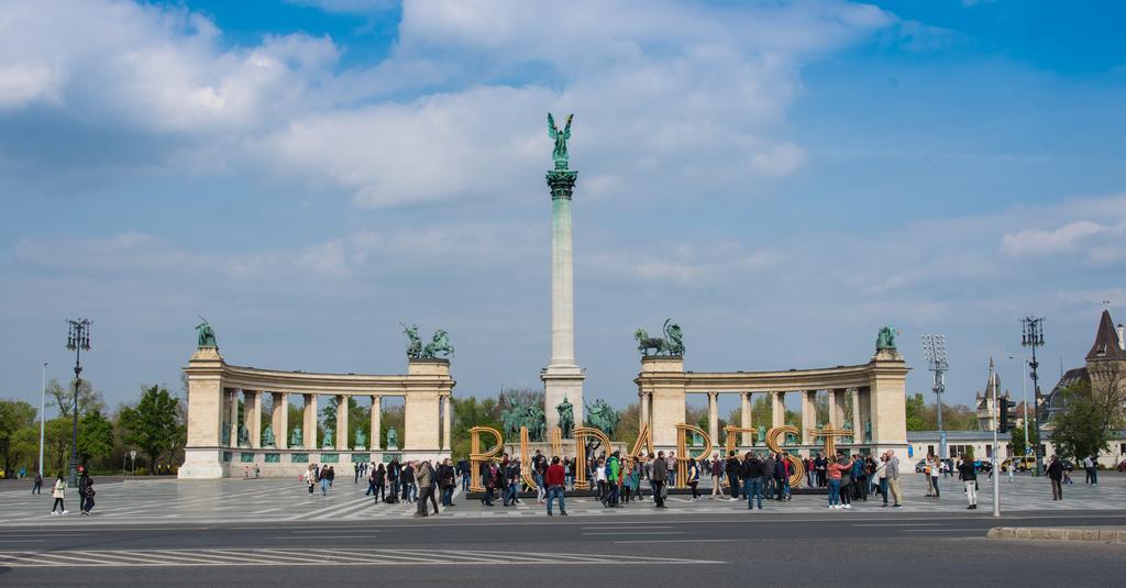 Home, Far Away From Home Budapest Exterior foto